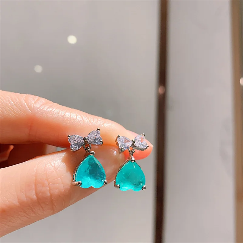 Женские серьги-подвески из турмалина с изумрудом