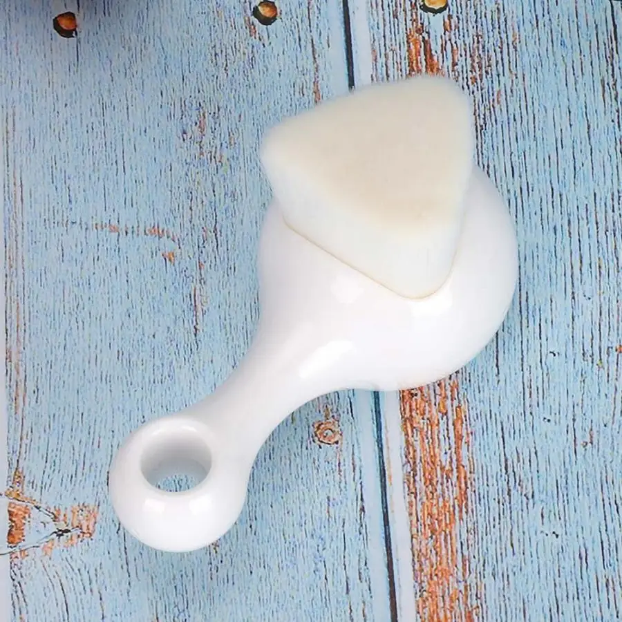 Мягкая щётка для умывания лица ручная Очищающая отшелушивающая кисть Лица