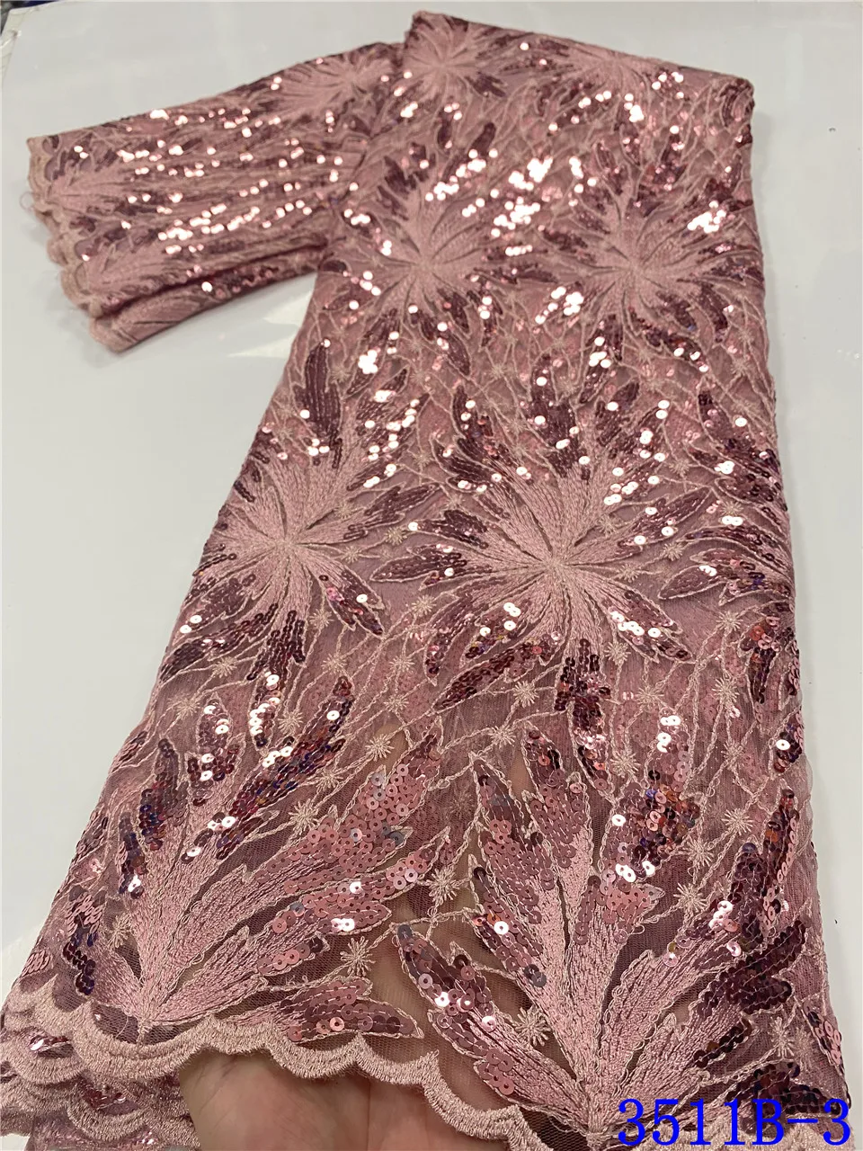 

Nigerian Mesh Net Lace Fabric African Sequins Lace Fabric High Quality French Mesh Tulle Lace Fabric with Sequins APW3511B