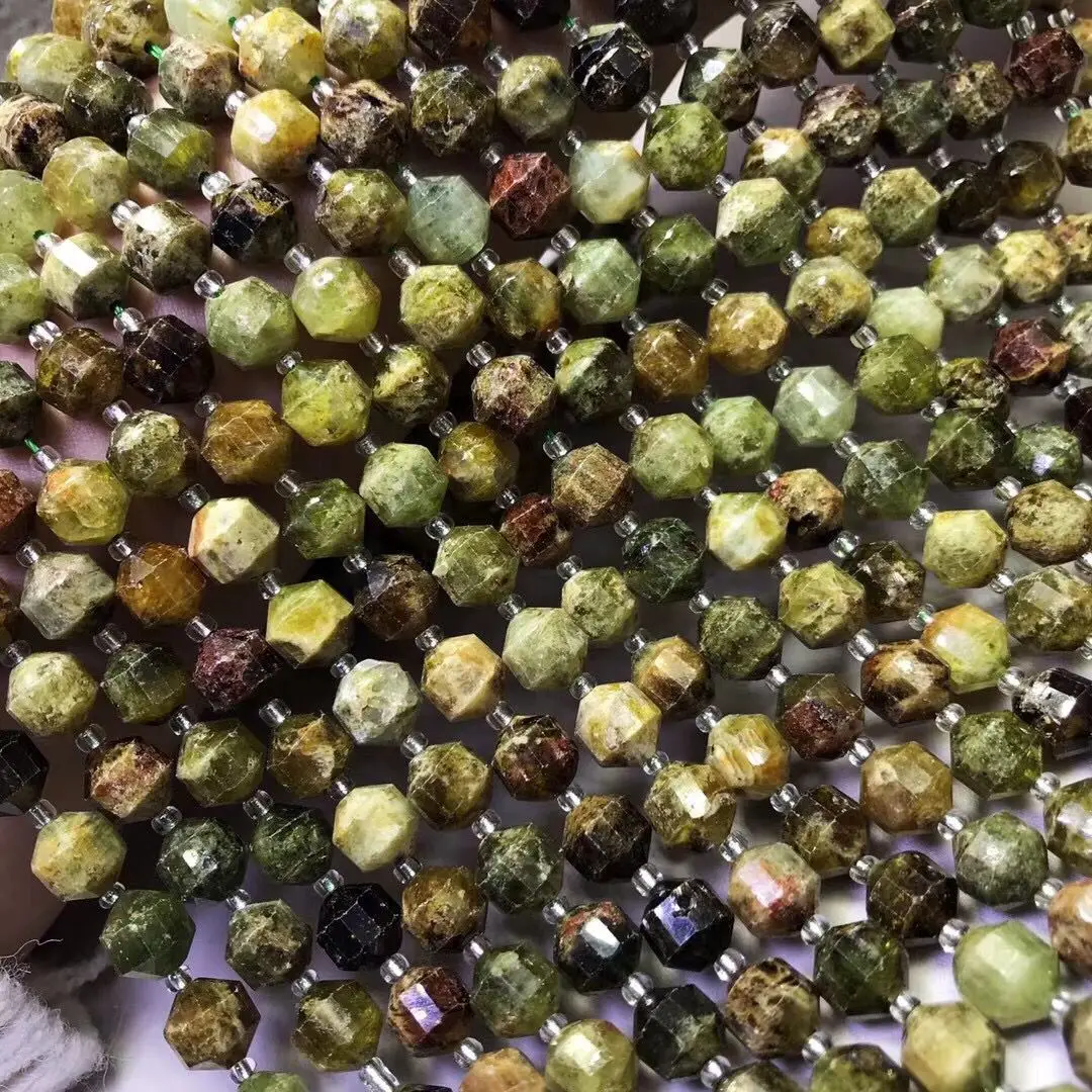 Бусины россыпью из зеленого Tsavorite круглые квадратные граненые 8*9 мм оптовая