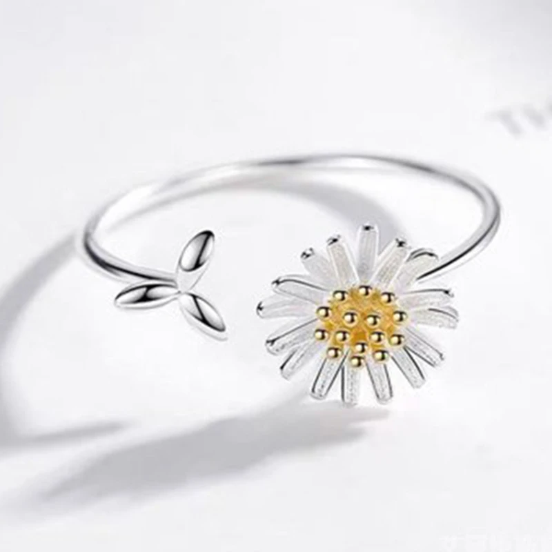 

Small Daisy Ring Cute Mini Adjustable Ring For Girl Women Flower With Leaf Shaped Ring Jewelry Opening Ring Fashion Silver Color