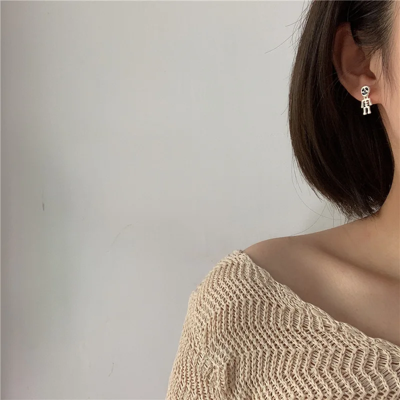 

South Korea's Dongdaemun new personality cute color skull mini earrings anime student niche simple style earrings