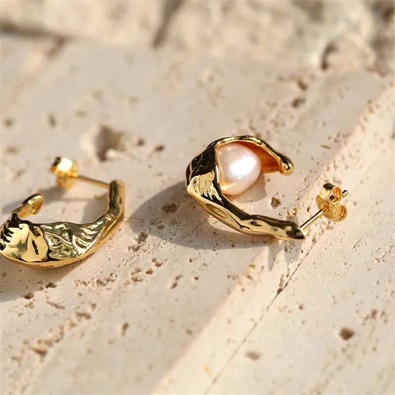 

YIKUF88 S925 Sterling Silver Women Pearl Earrings Gold-plated Meniscus French C-shaped Retro Stud Earring Ear for Women