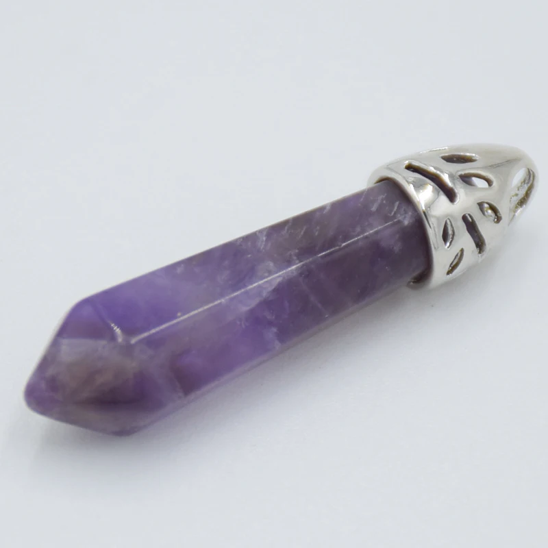 Гексагональная колонна из натурального камня с украшением в виде кристаллов