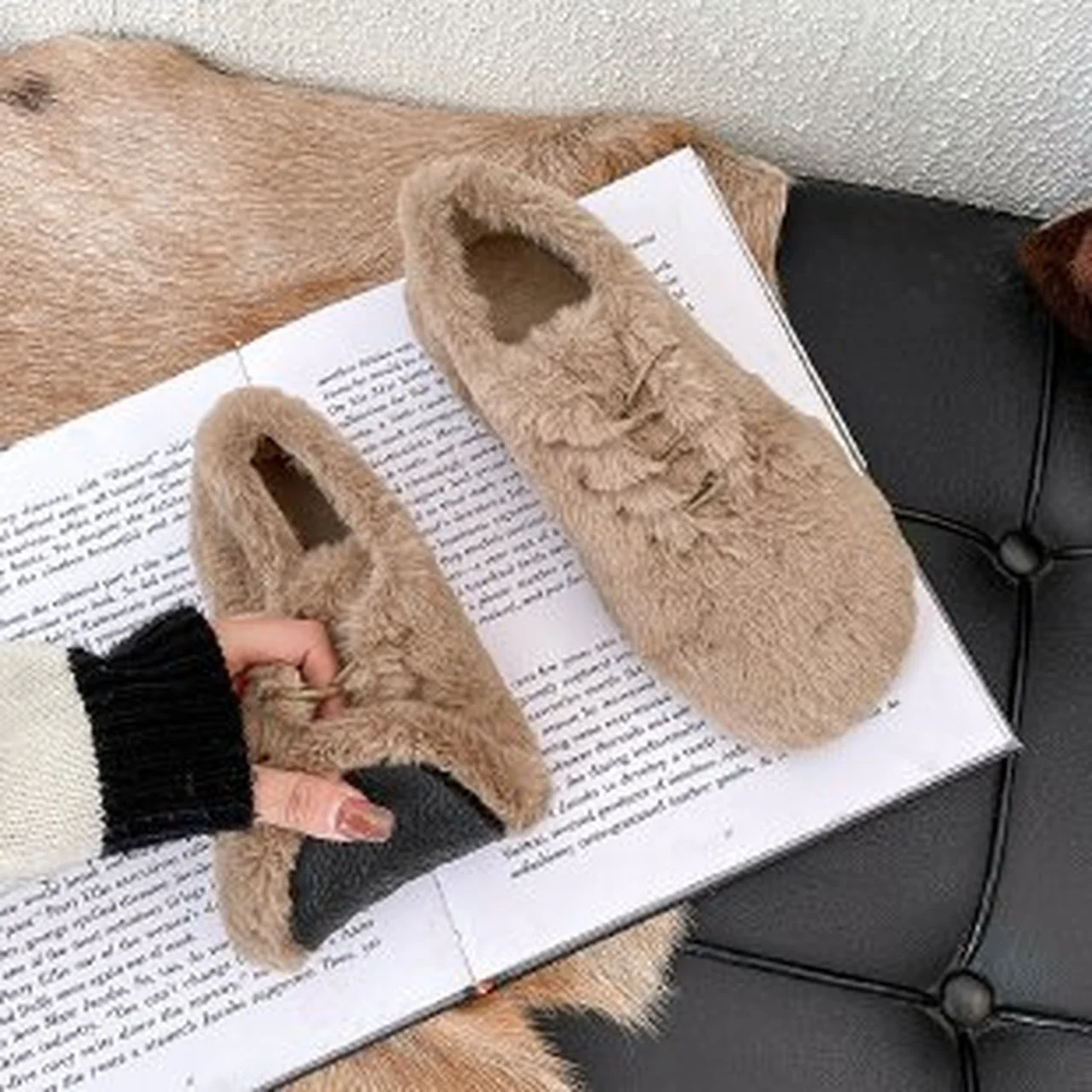 

Women's short boots casual shoes warm autumn and winter Short plush lazy cotton shoes fashionable black and white women's boots