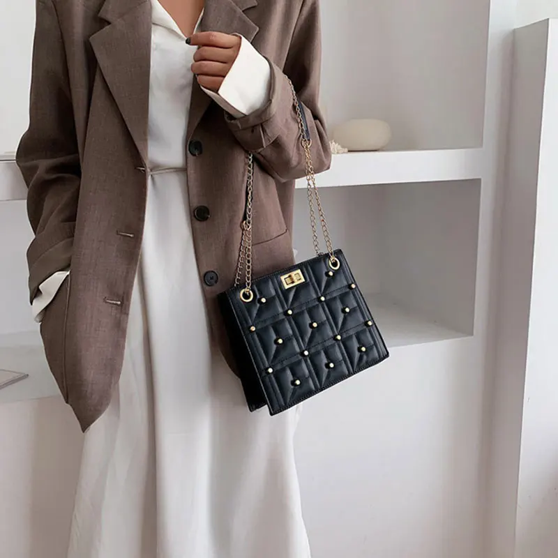 

Женская сумка через плечо на цепочке, модная клетчатая сумка через плечо для женщин, 2021 корейские сумки с заклепками, зимняя сумка из искусс...