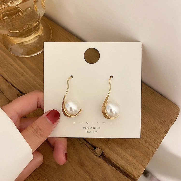 

2021 Korean Fashion Jewelry White Earrings Gothic Women Earring Highly-designed Exaggerated Earring Accessories