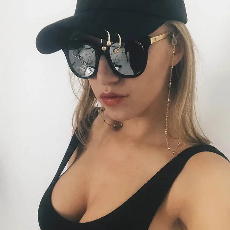 

New Fashion Sunglasses Glasses Chain Accessories Metal Trends Hanging Neck Strap with Non-slip Lanyard Sunglasses for Women