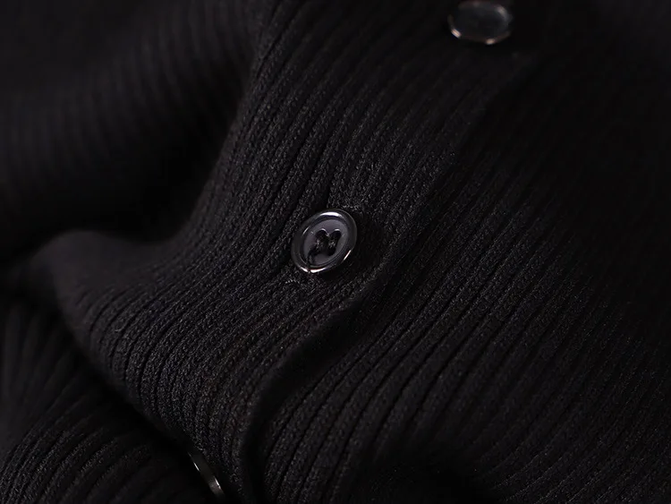 Женский вязаный свитер с открытыми плечами черная белая водолазка длинным