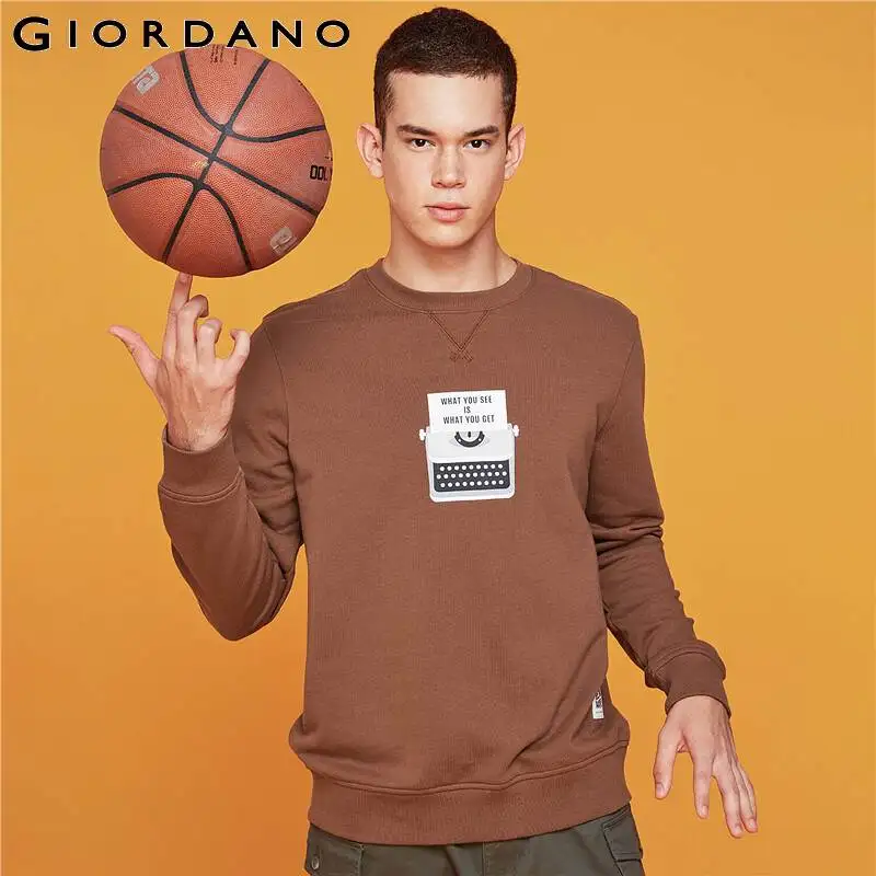 Giordano мужской джемпер из натурального хлопка с печатным принтом на груди, имеет круглый вырез под шею,а так же несколько цветовых решений
