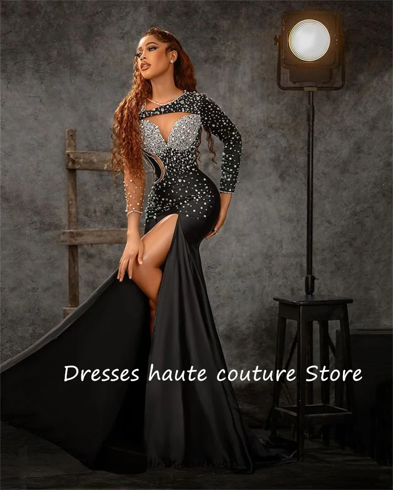 

Роскошное черное блестящее женское платье со шлейфом и длинным рукавом