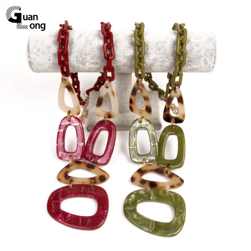 

GuanLong Fashion Charm Round Pendant Necklace Acrylic Custom Long Necklaces for Women Resin Bohemian Chain Necklace Statement