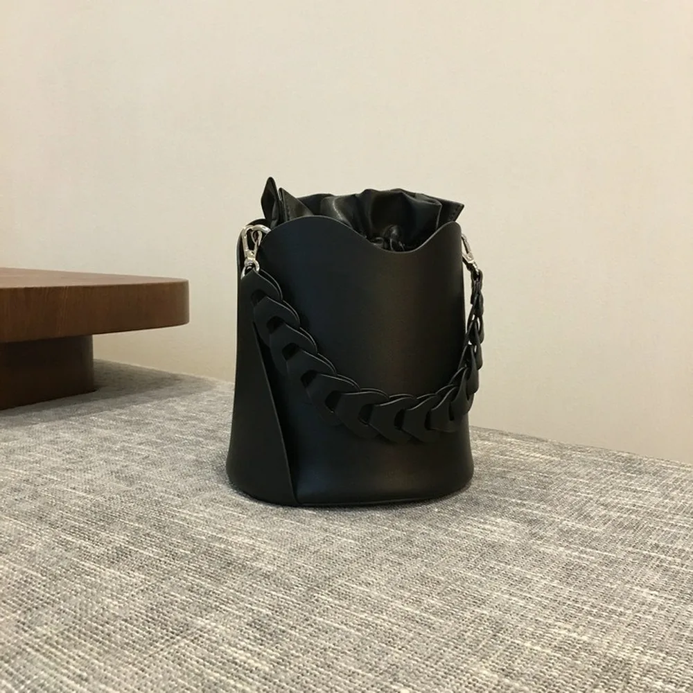 

2021 Korean exquisite bucket bag leather handbag fashion niche cowhide one-shoulder diagonal bag fashion female bag