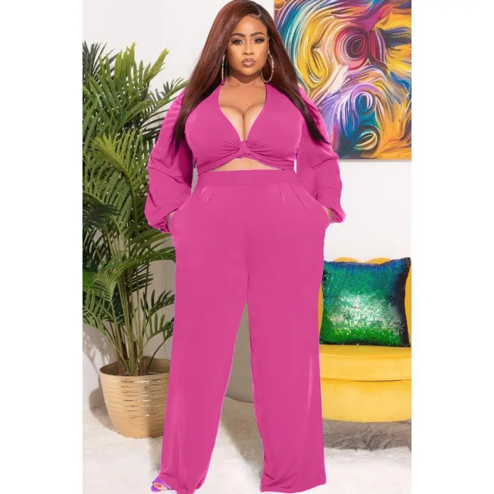 

Пикантный топ с глубоким V-образным вырезом и длинным рукавом с узлом и карманами, прямые брюки с широкими штанинами, однотонная женская оде...