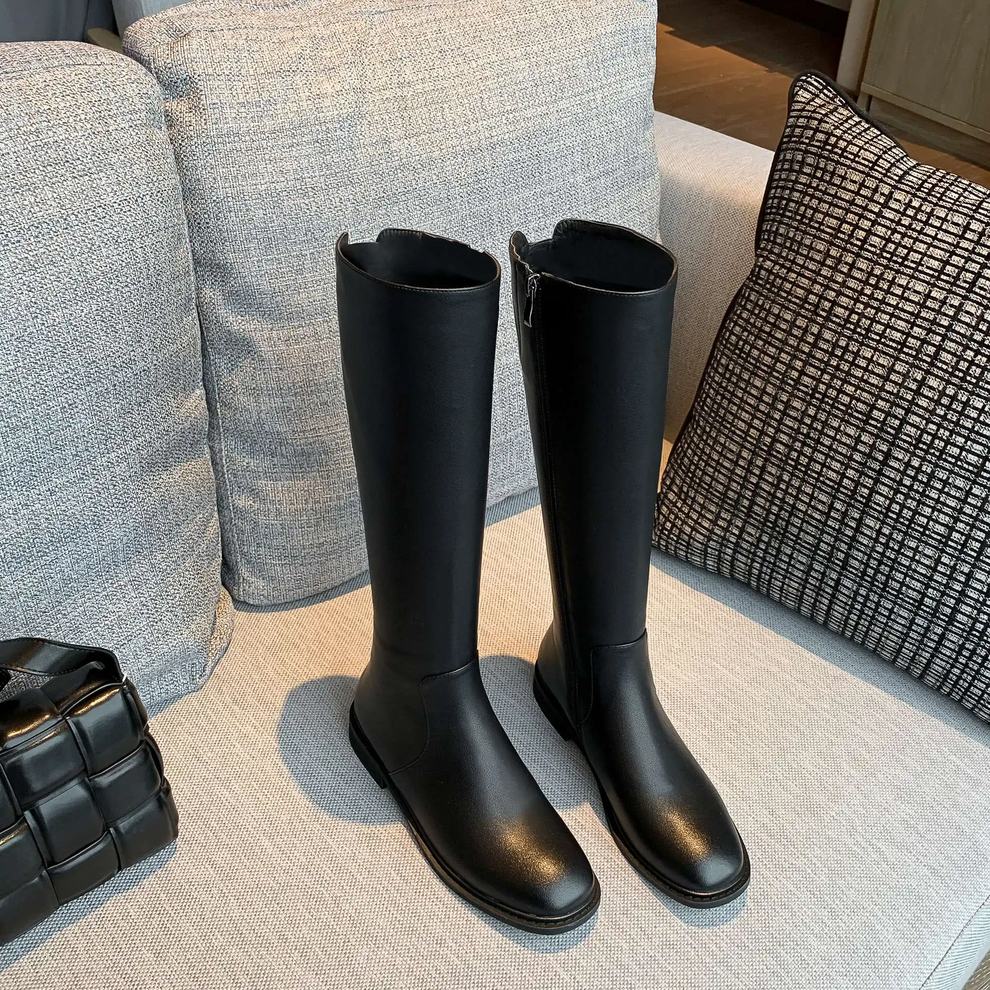 

Lenkisen 2020 winter new arrival cow leather round toe low heel riding boots European style classic colors knee-high boots L88
