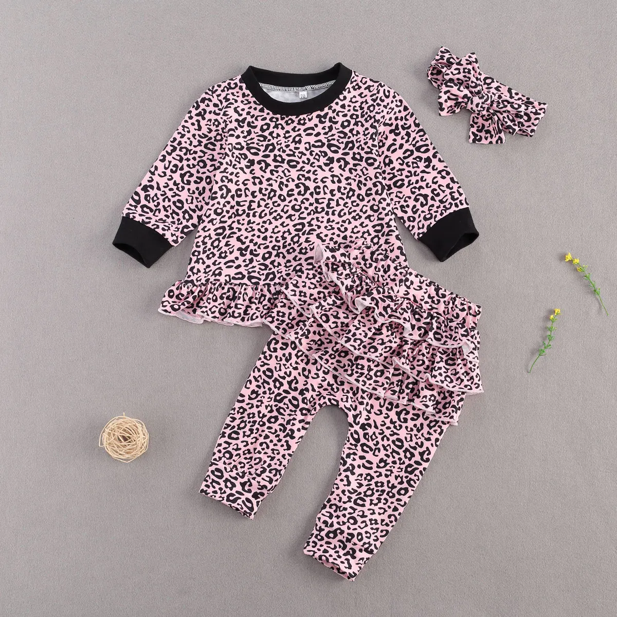 

Комплект одежды для новорожденных девочек, Леопардовый топ с длинными рукавами + штаны с оборками + повязка на голову, комплект осенней одеж...