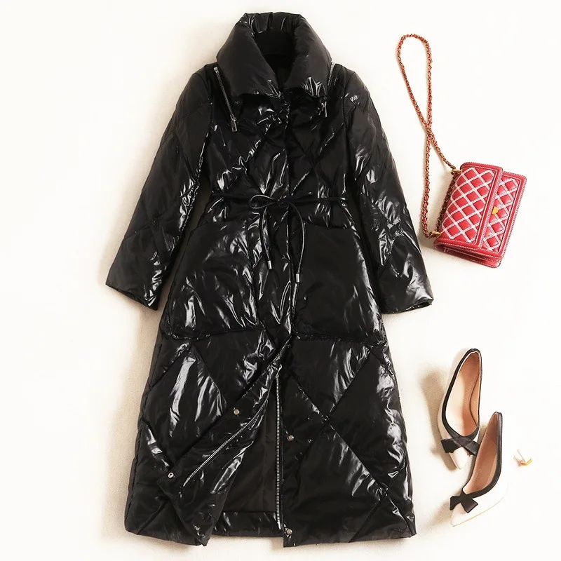 Длинный однотонный пуховик из лакированной кожи с ярким лицом теплый тонкий