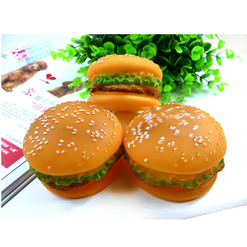 Игрушка для собак в форме гамбургера изготовленная из резины жевательная