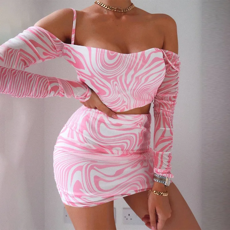 

Fashion Streetwear Striped Print Pink Skirts Two Piece Set Women Sexy Off the Shoulder Sling Crop Top + Mini Skirts Matching Set
