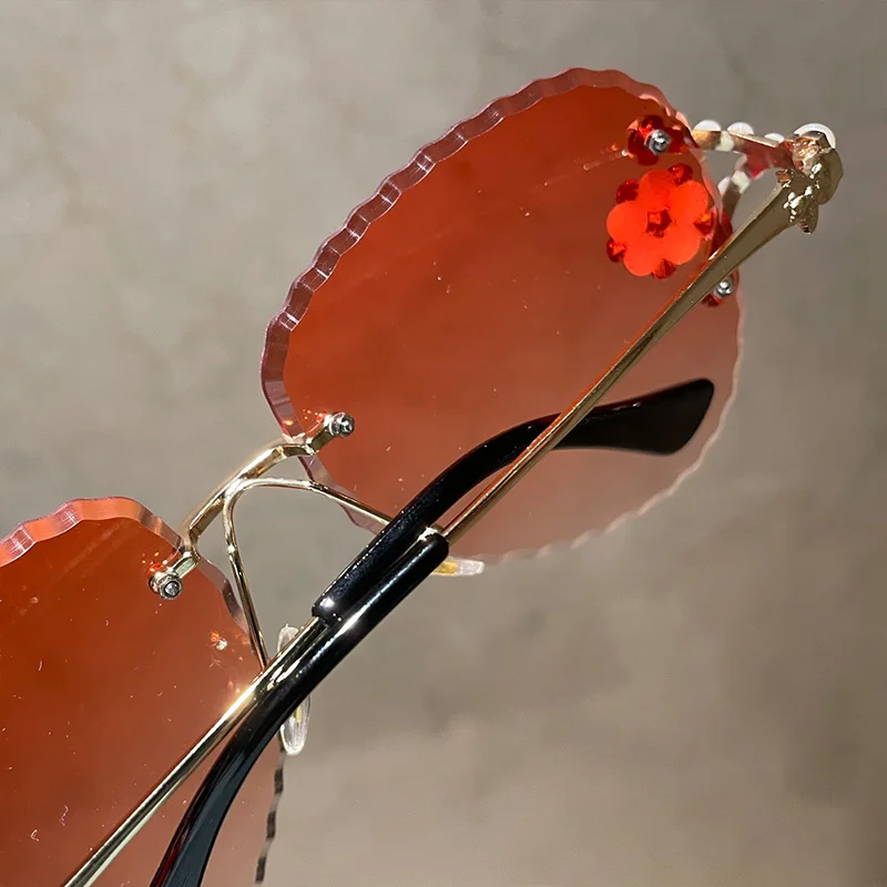 

2021 Womens Vintage Brand Designer Rhinestone Sunglasses Fashion Ocean Water Cut Trimmed Lens Metal Rimless Shades Glasses UV400