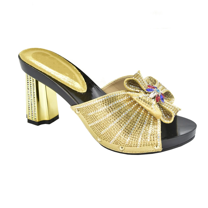Новое поступление итальянский дизайн женские свадебные туфли украшенные Стразы