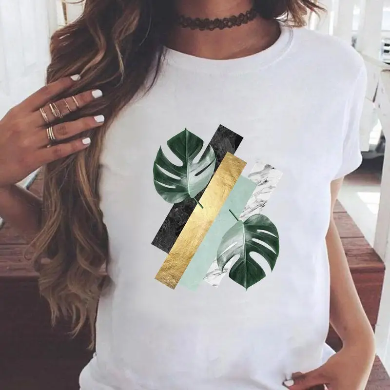 

Футболка женская летняя с принтом листьев растений и коротким рукавом
