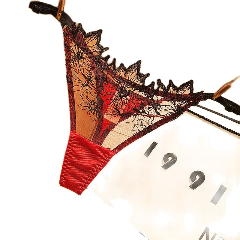 

2Pcs/Lot Sexy Women Underwear Lace Panties High-End Embroidery Thongs Low Waist Temptation Hollow Out Lingerie Comfort G-String