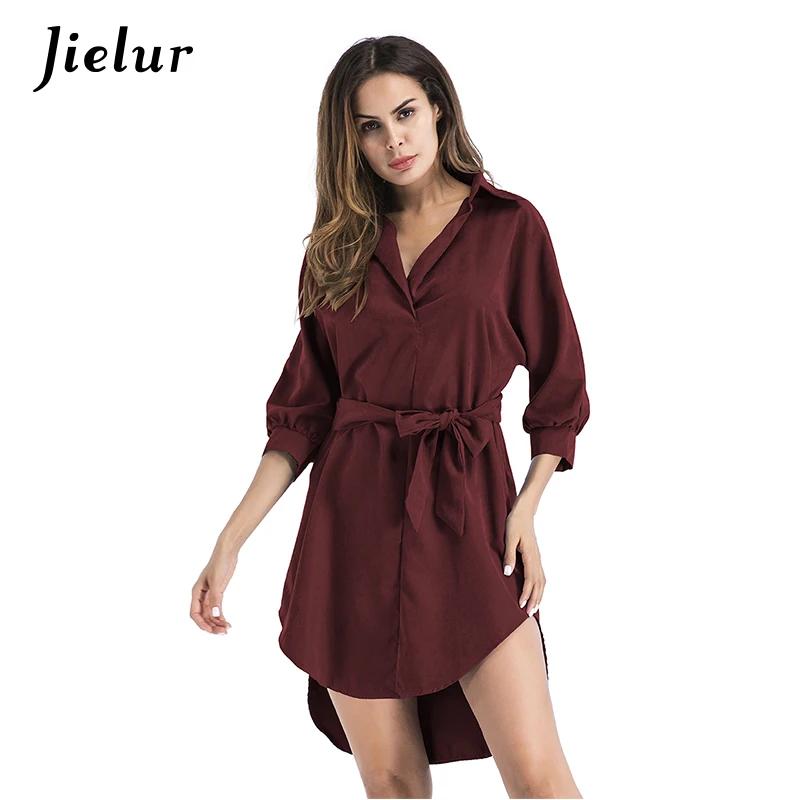 Женское однотонное мини-платье с отложным воротником рукавом до локтя и поясом |