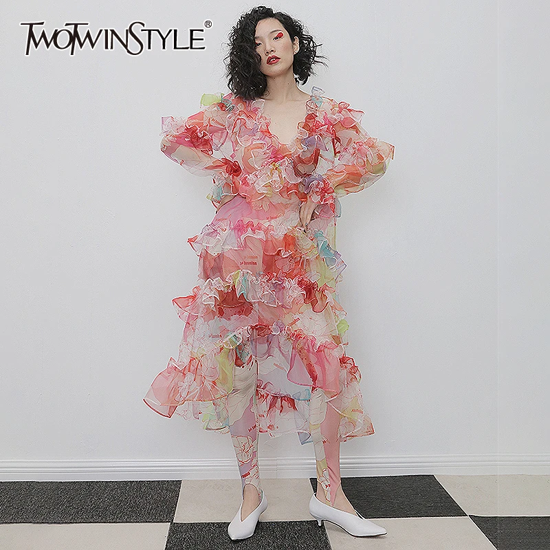 Платье с оборками TWOTWINSTYLE весеннее платье v образным вырезом и длинным рукавом