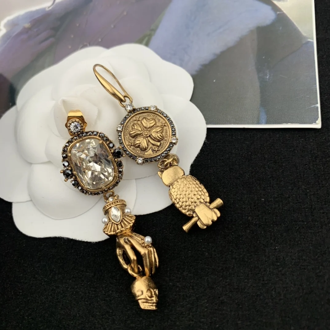 

European and American classic retro ghost earrings