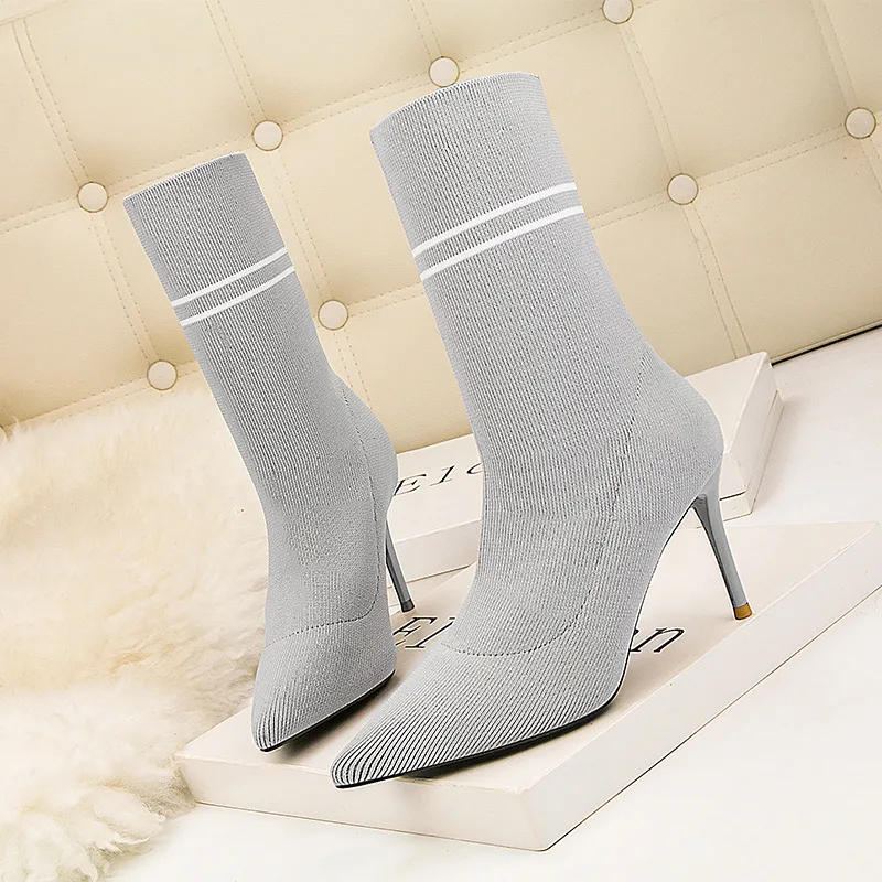 Женские ботинки леопардовой расцветки на высоком каблуке с заостренным носком