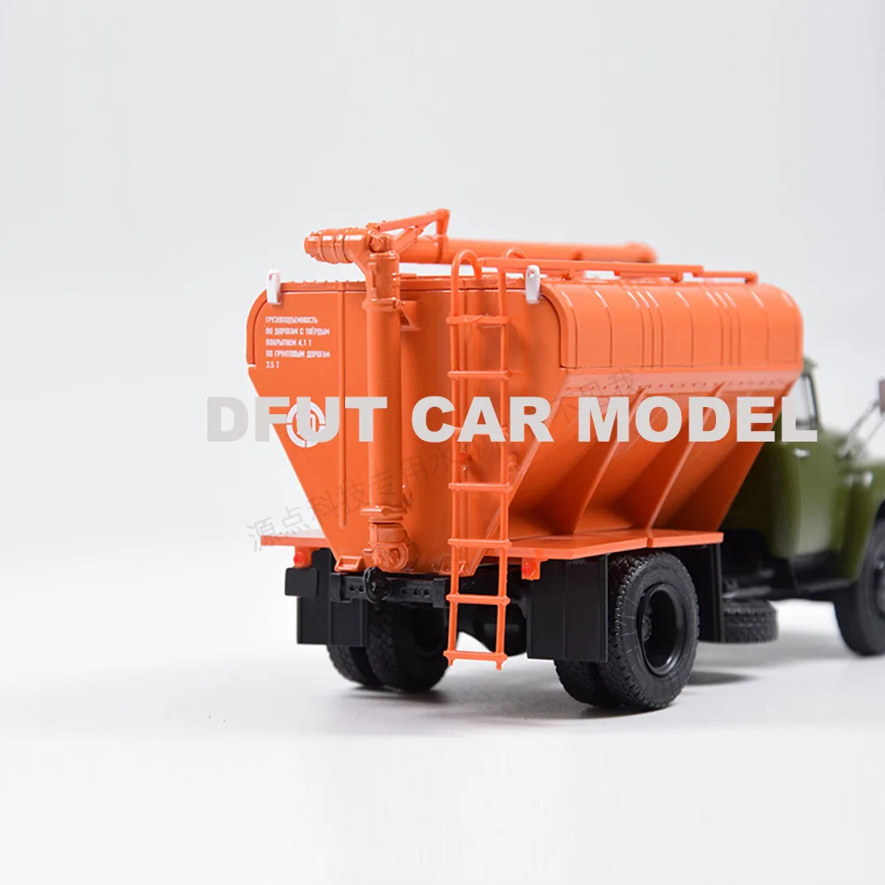 Модель автомобиля игрушечного из сплава в масштабе 1:43 модель Советского Союза Φ