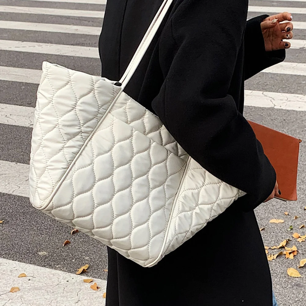 

Large Quilted Padded Women Shoulder Bag Designer Cotton Pad Tote Fashion Big Shopper Bags for Women 2022 Ladies Handbags Purses