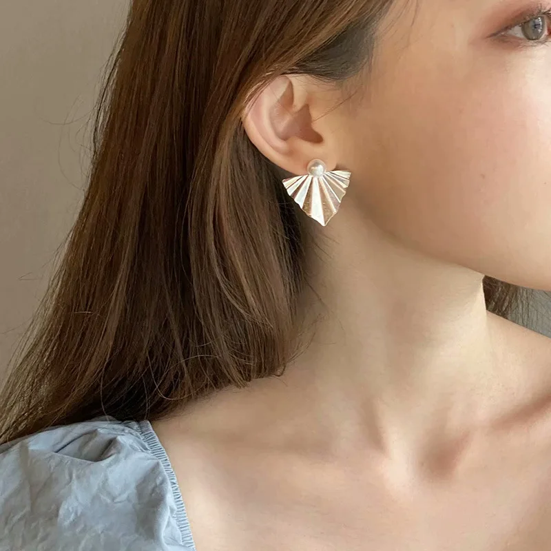 

AMORCOME Simple Plant Leaf Pearl Stud Earrings for Women Trendy Metal Leaf Earrings Studs Party Jewelry Gift Pendientes Brincos