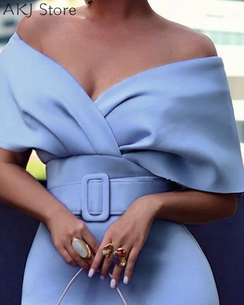 Женское элегантное облегающее платье с запахом открытыми плечами и коротким