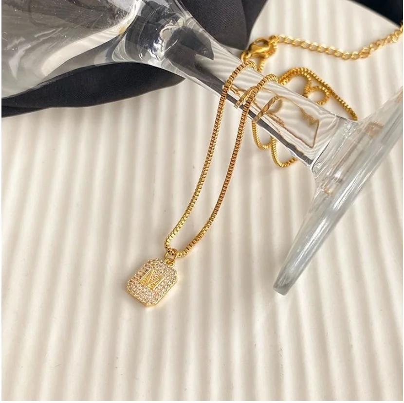 

Новинка 2021, блестящее циркониевое ожерелье с квадратной подвеской буквы M для женщин, корейская бижутерия, Свадебная вечеринка, сексуальная...