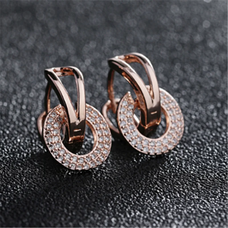 Корейская версия стильных темпераментных высококачественных диких цирконовых сережек двухцветных женских моделей, покрытых серебром YE049.