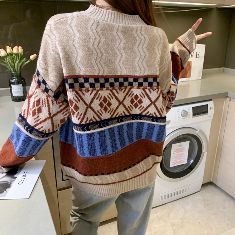 

New style in autumn and winter 2020, round neck loose knit sweater for women, retro printing, large women's top trend