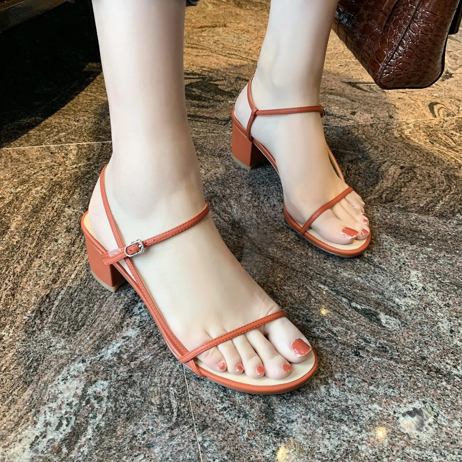 Женские босоножки Летняя обувь на высоком каблуке Новинка 2019 года женская с