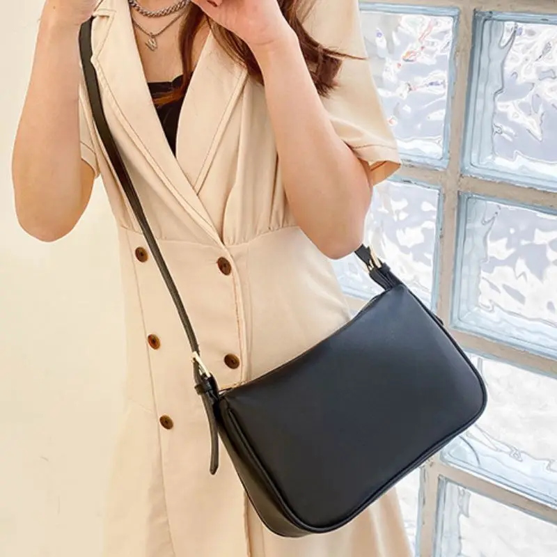 

Coolcept 2021 New All-Match Women Armpit Pu Leather Simplicity Summer Women Shoulder Bag Ins Style Candy Color Women Daily Bag