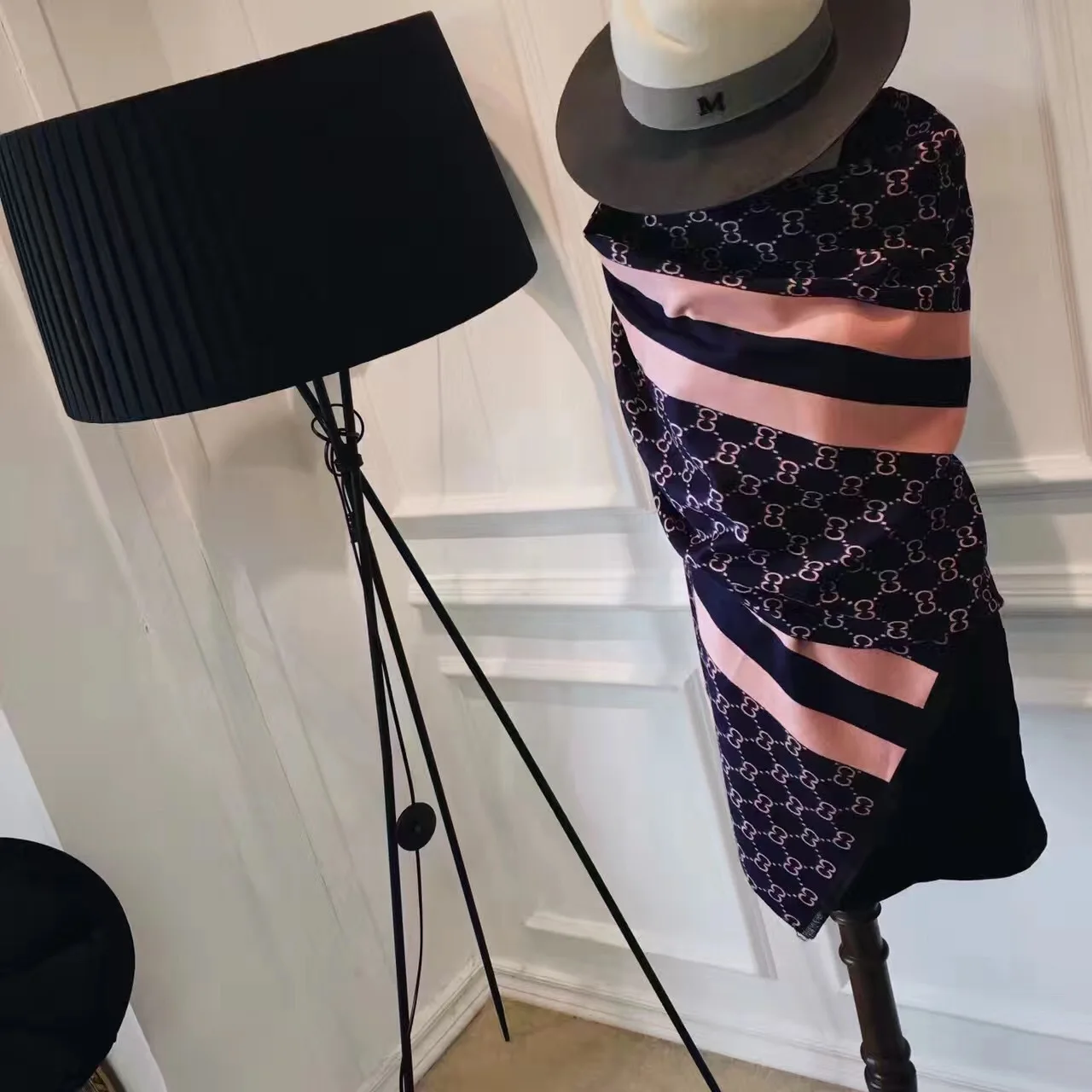 

2021 New Winter Scarf Iron Tower Cashmere Shawl Women's Warm Double-Sided Thick Foulard Lady Fashion Bandana Female Pashmina