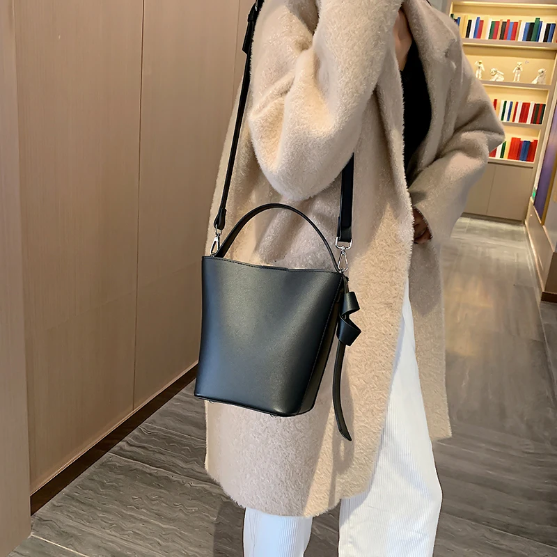 Сумка тоут женская с регулируемыми широкими ремешками модная вместительная