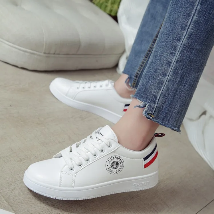 2017 г. Весенняя новая стильная повседневная женская обувь универсальная кожаная