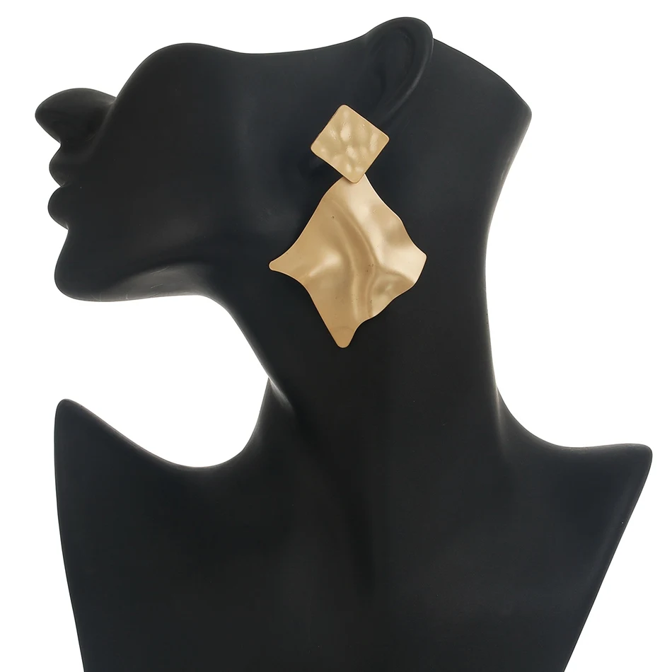 Женские трендовые серьги Match Right золотого цвета эффектные