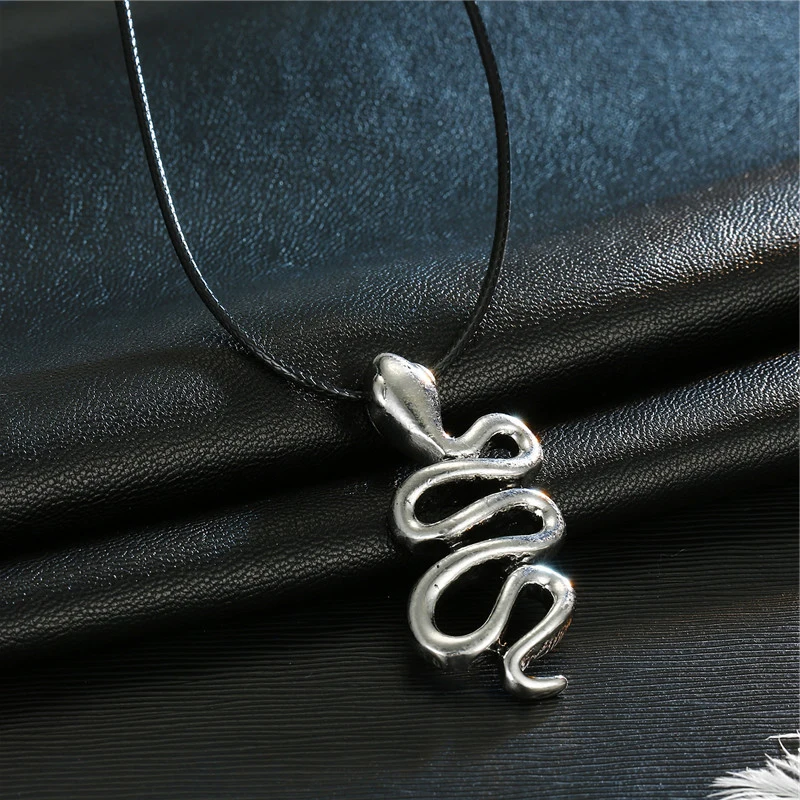 

Retro Design Snake Chain Pendant Choker Necklace For Women Men Statement Jewelry Bohemian Holiday Party Gifts Accessories