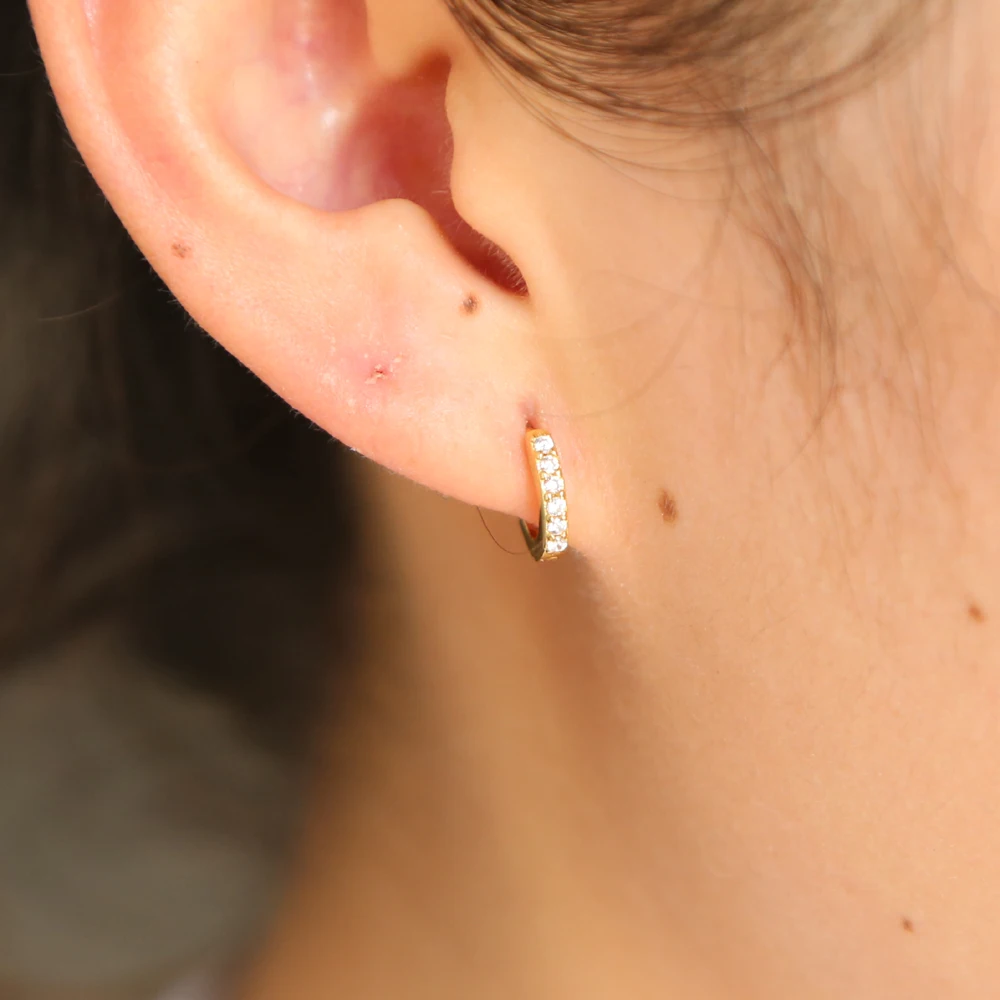 Миниатюрные серьги кольца just arround ear Круглый фианит золотого цвета из