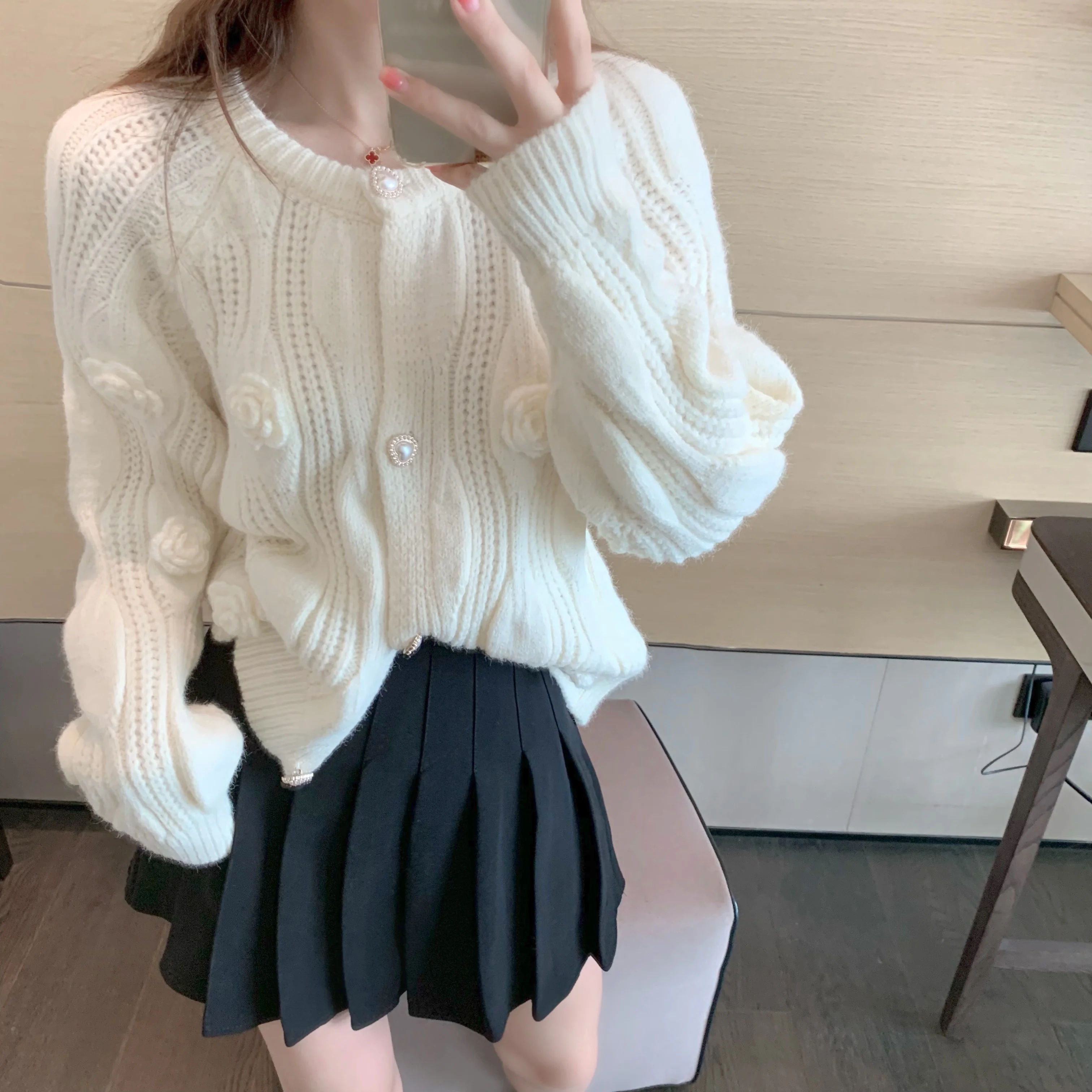 

Stylish Pearls New Sweet Women Two Pieces Sets Knitted New Loose Sweaters Coats 2021 Autumn Chic Pleated Mini Skirts