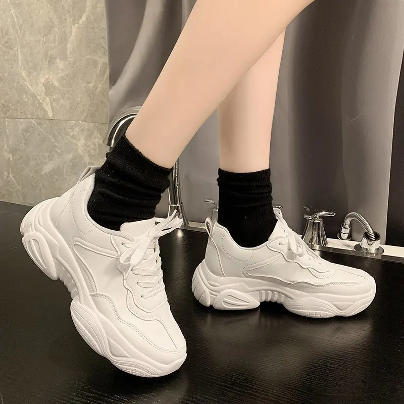 

Новинка Весна 2022, обувь для папы, женская обувь на толстой подошве, белые кроссовки на шнуровке, популярные кроссовки