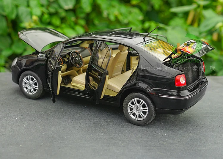 

1/18 Metal Alloy Die-casting Car Model Original Volkswagen POLO 3-box Edition Adult Collection Toys for Children Family Display