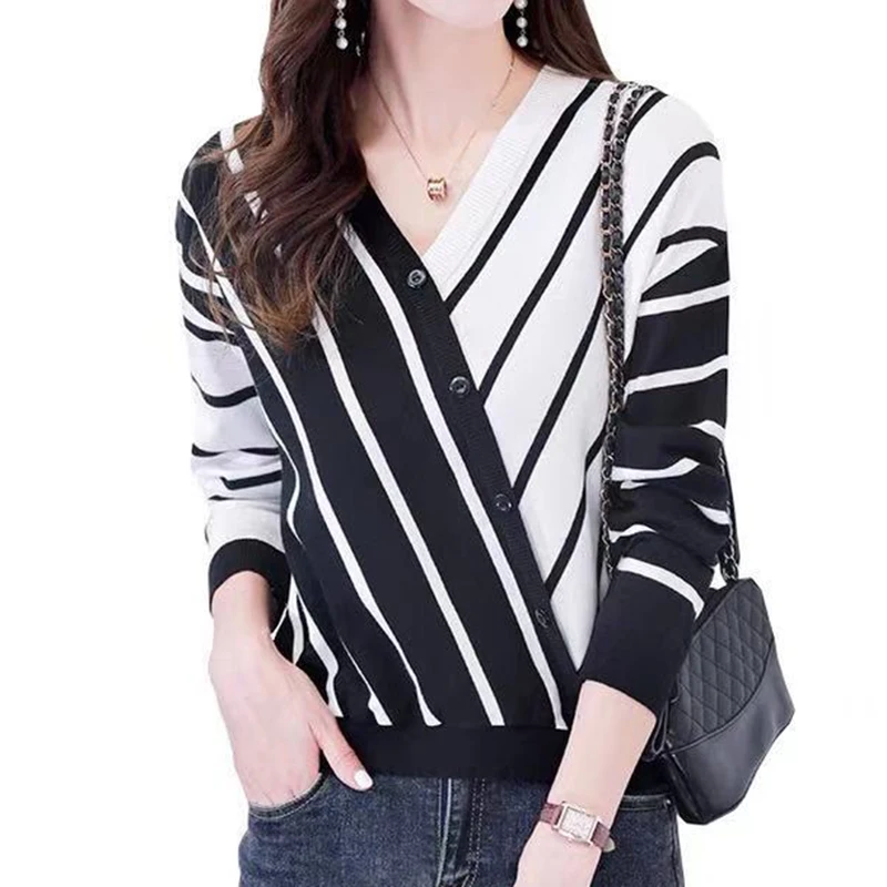 

LJSXLS Striped Sweater Women Long Sleeve Button Loose Knitted Tops 2021 Pull Femme Autumn Casual V Neck Pullovers Sweater Female
